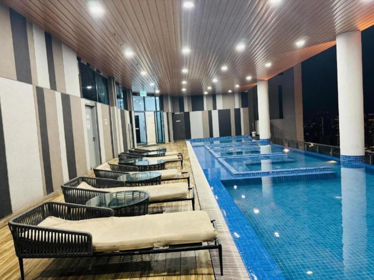 The Luxe Colony Klcc By Sky Pool Apartment Kuala Lumpur Exterior foto